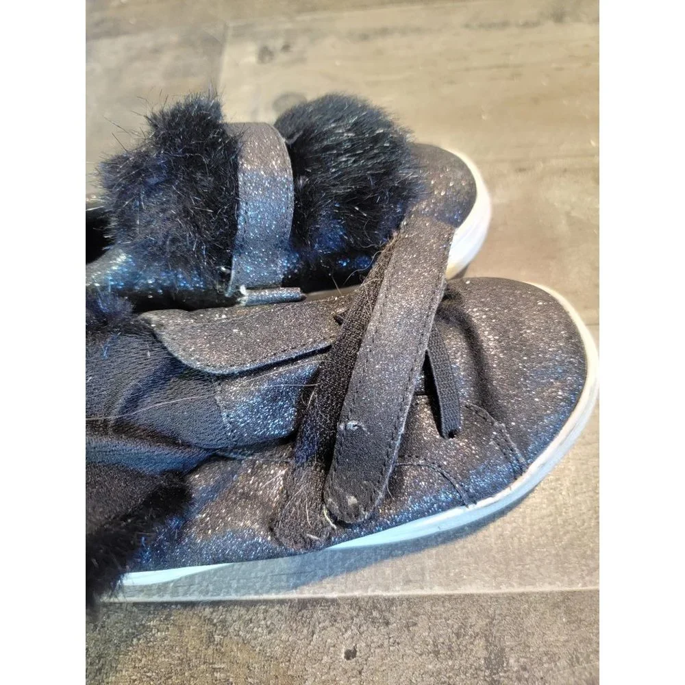 Kidpik youth shoes 10 Black glittery poof ball fur‎